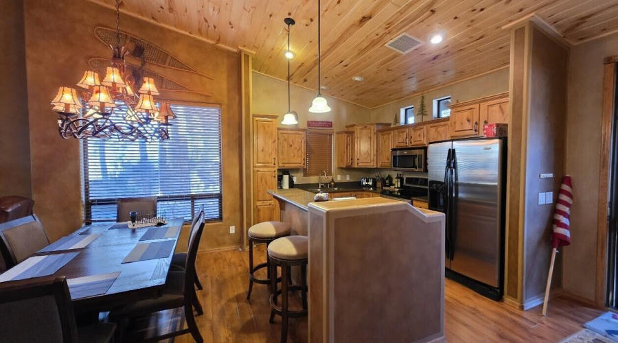 Kitchen & Dining Area
