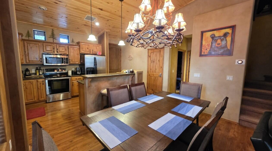Kitchen & Dining Area