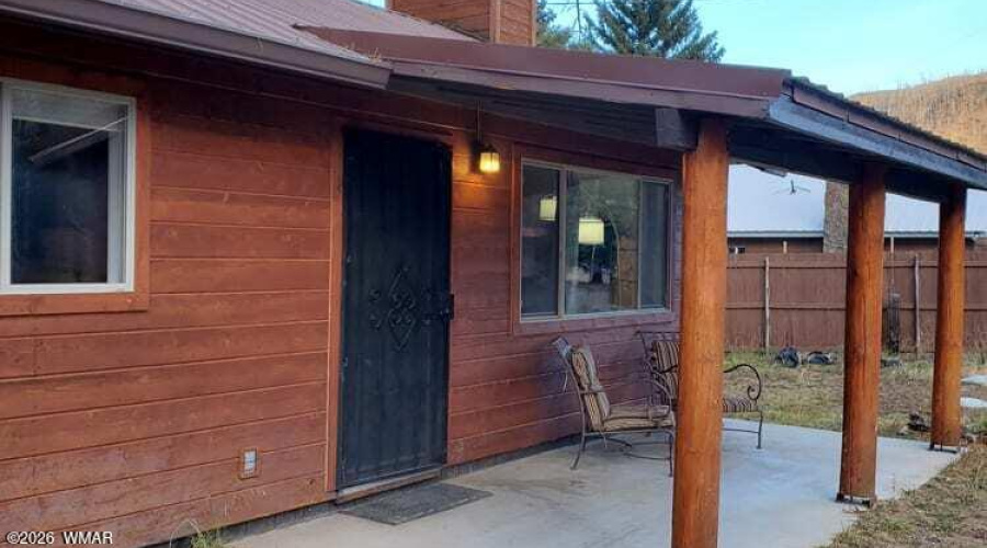 CABIN 90 FRONT PATIO