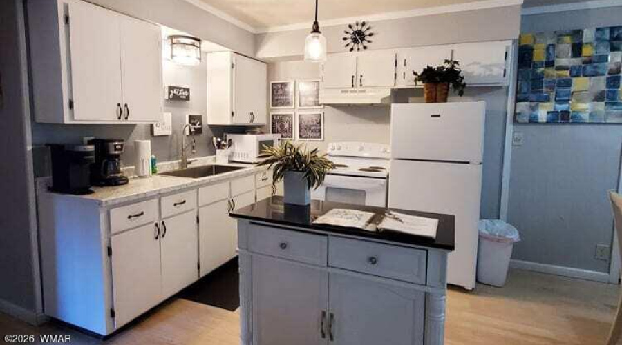 CABIN 90 KITCHEN