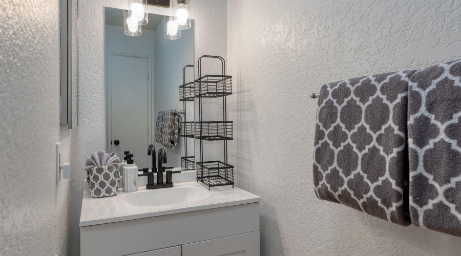 2700 S White Mountain Road #302