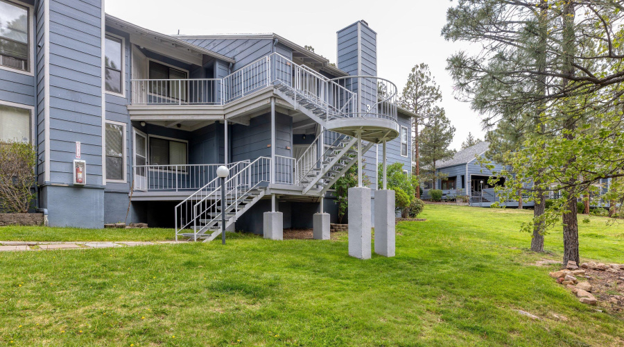 2700 S White Mountain Road #302