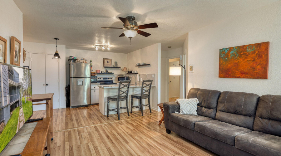 2700 S White Mountain Road #302