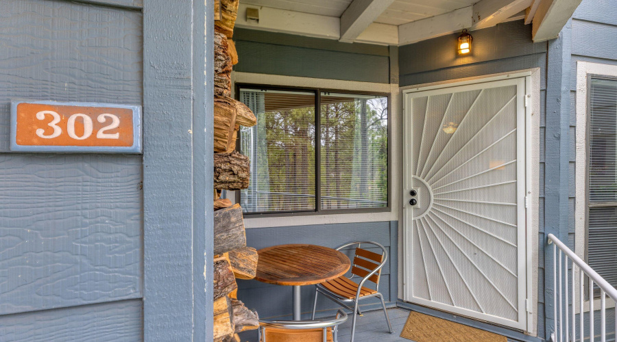 2700 S White Mountain Road #302