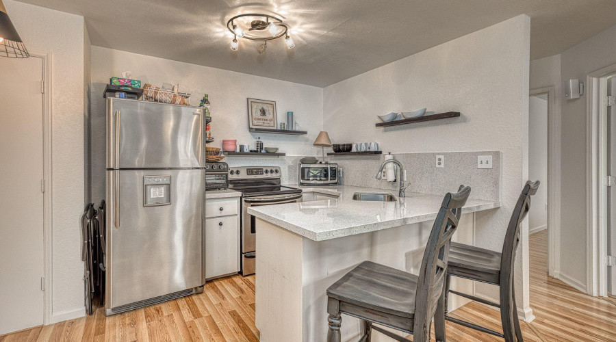 2700 S White Mountain Road #302