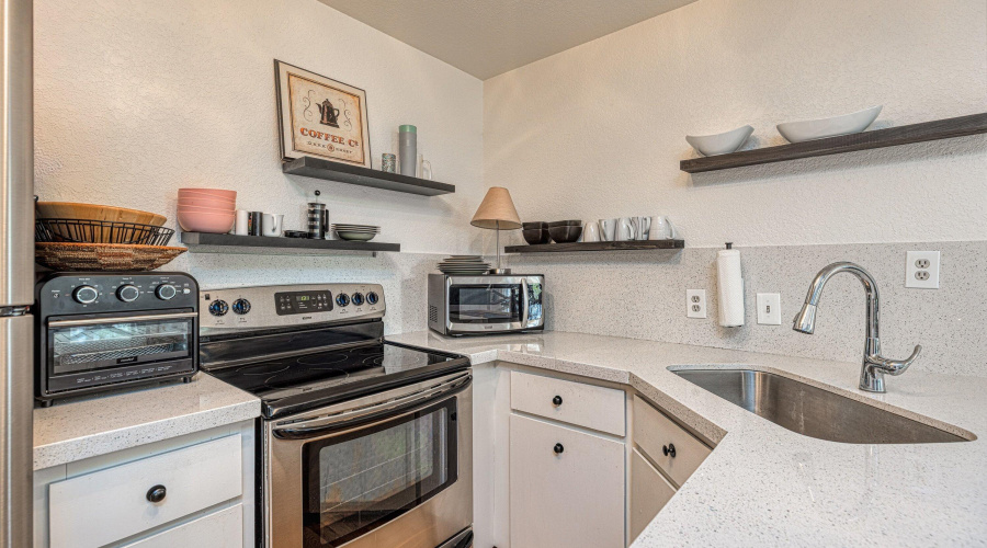 2700 S White Mountain Road #302