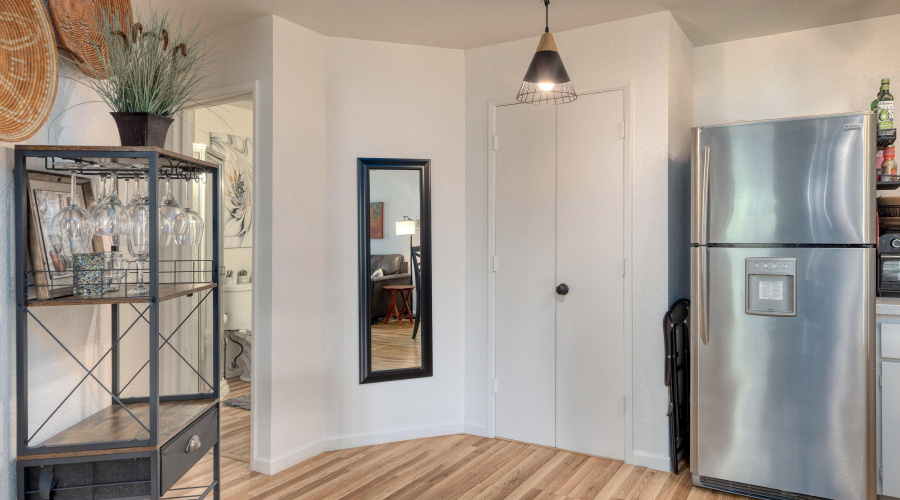 2700 S White Mountain Road #302