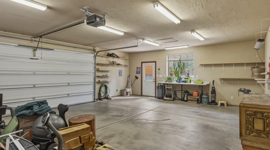 39 Garage workshop