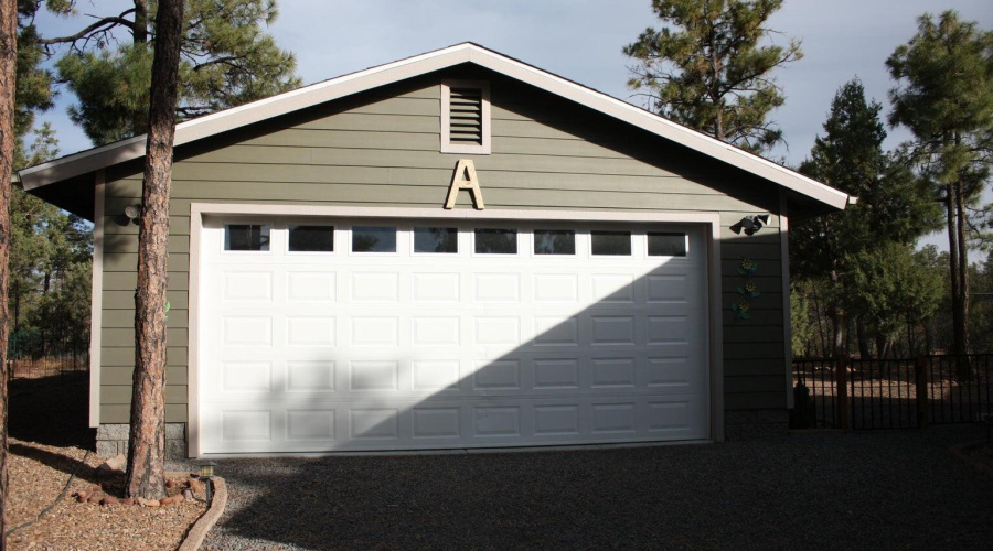 deer ln garage 2