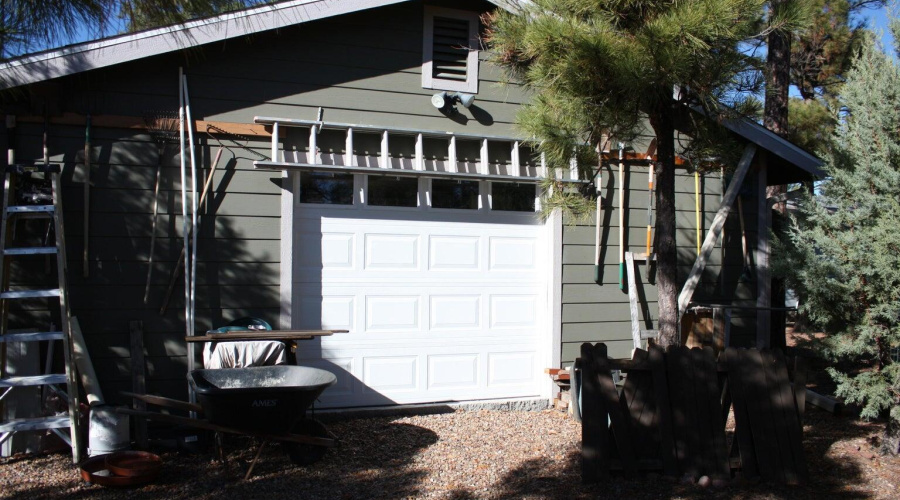deer ln back of garage