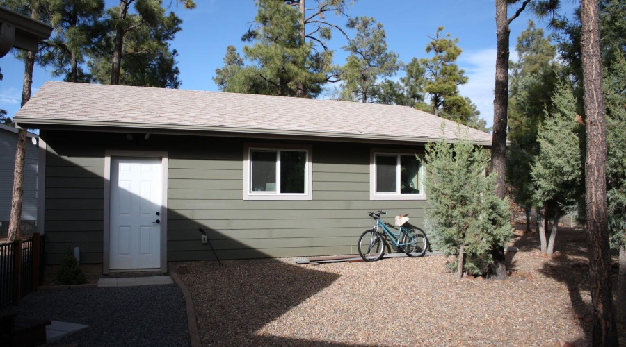deer ln garage 1