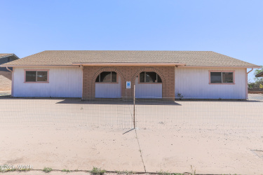 415 Iowa Street, Holbrook, Arizona 86025, ,Commercial,For Sale,Iowa,261030