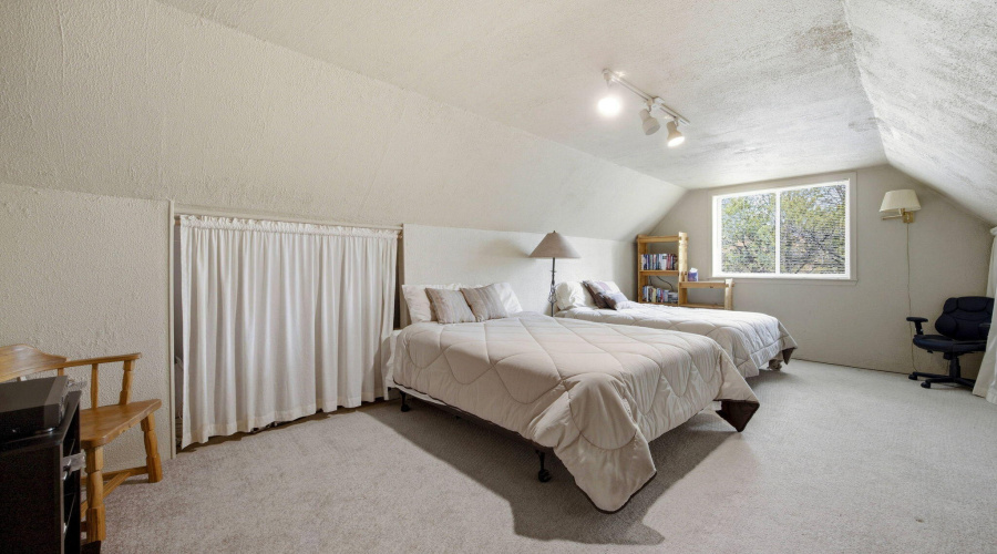 UPSTAIRS BEDROOM
