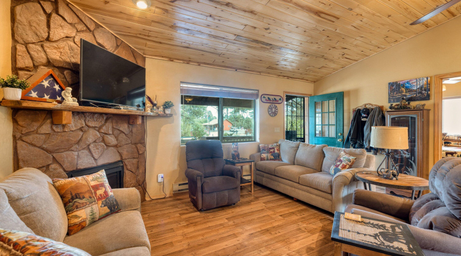 3524 N Buckskin Road,