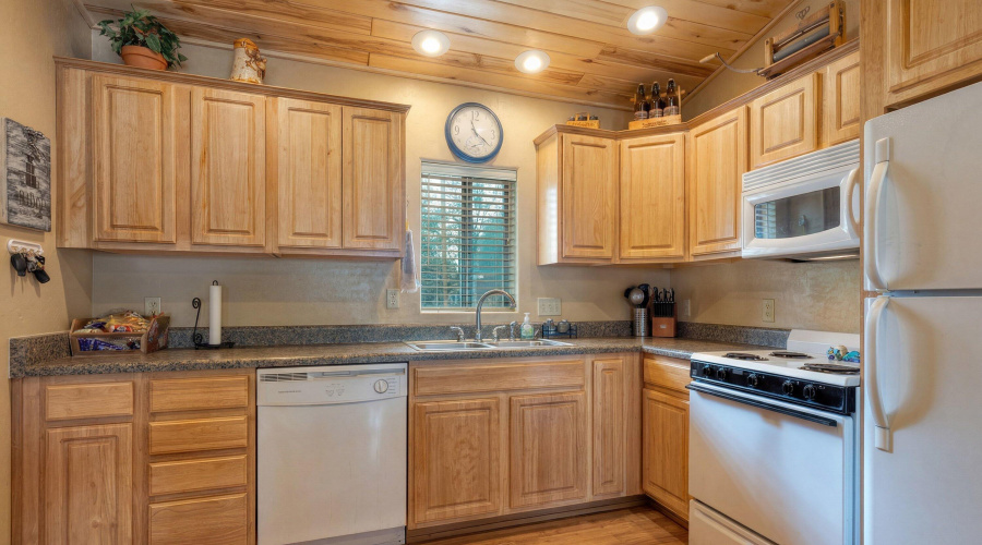 3524 N Buckskin Road,