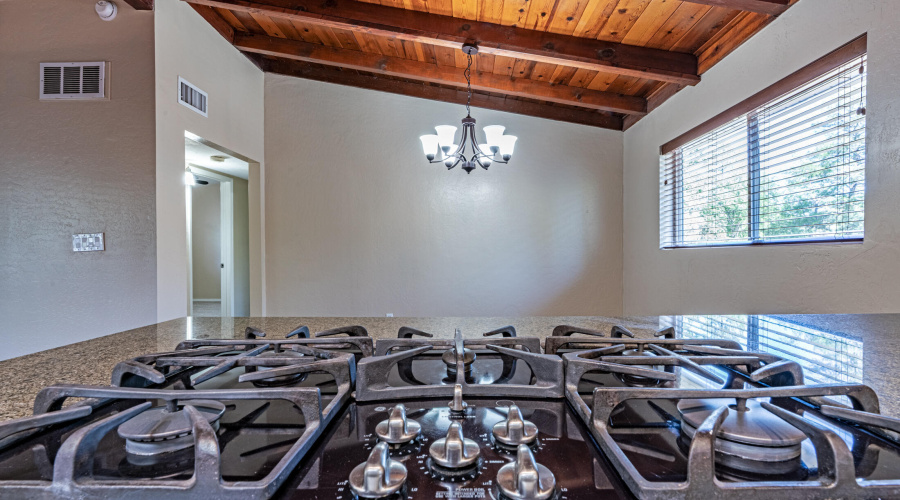 Gas cooktop