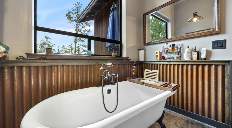 Main Level Master Tub