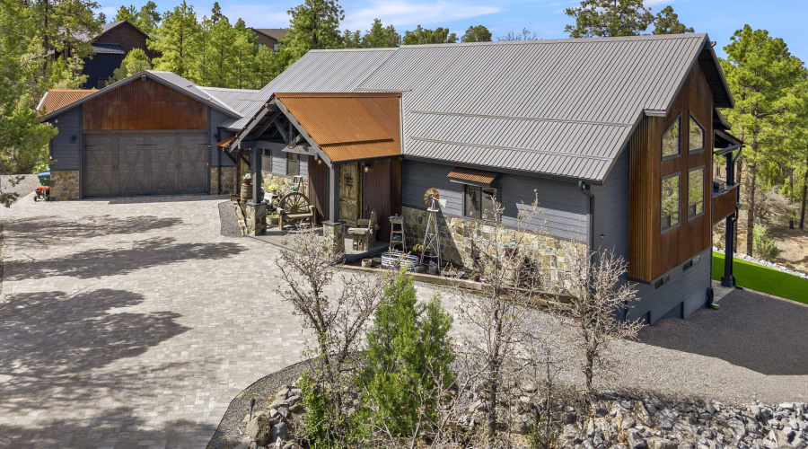 Modern Rustic Cabin On The Golf Course