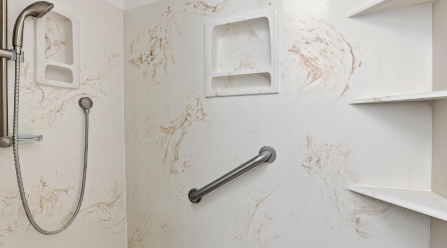 En-Suite Step-in Shower