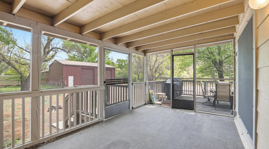 Screened Porch Off Family Room