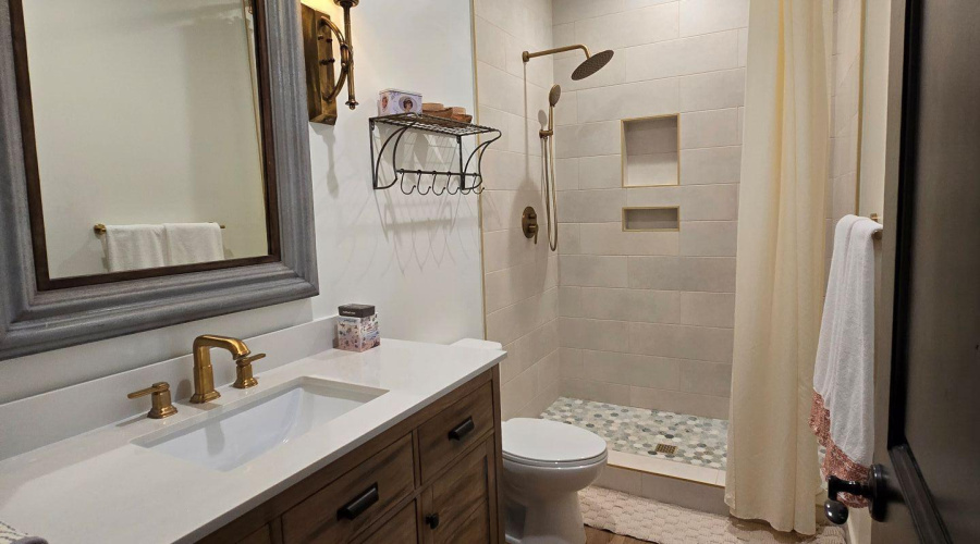 Master Bedroom Bathroom
