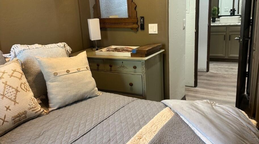 Bedroom Studio B