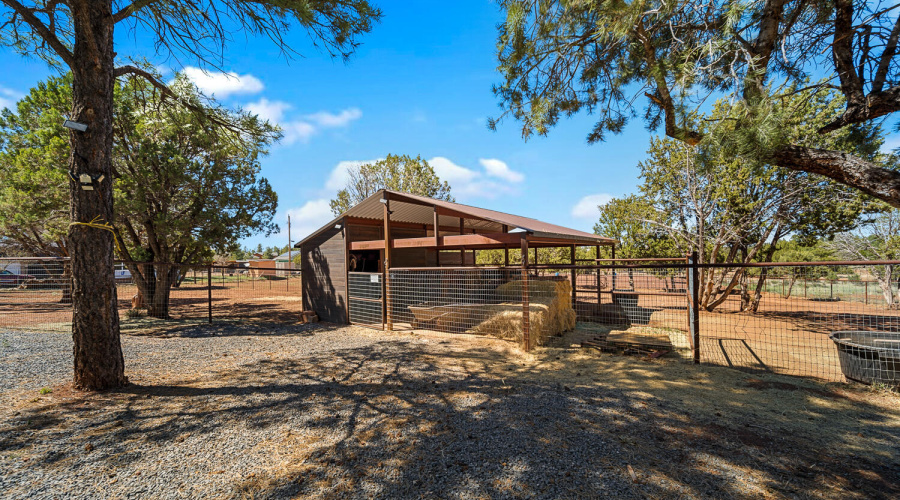 Barn/Tack Room