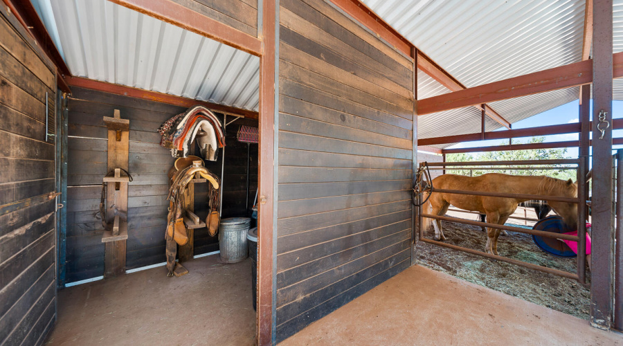 Tack Room/Farrier Area