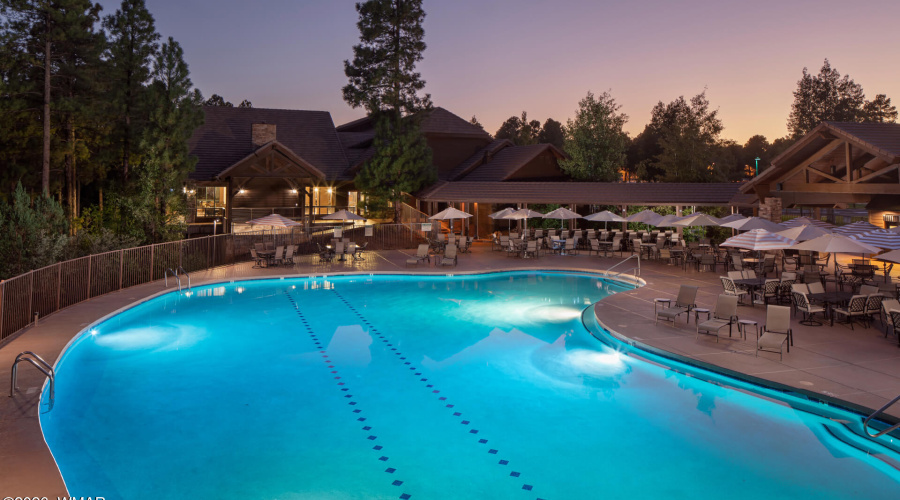 life-clubhouse-pool