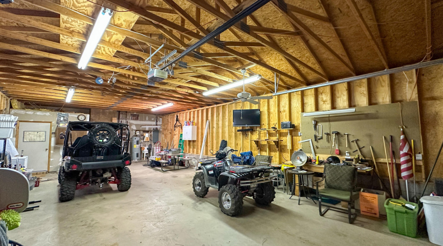 Garage - Room for lots of toys