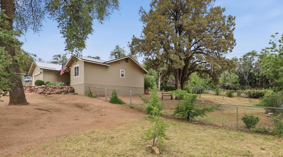 Fenced Rear Yard