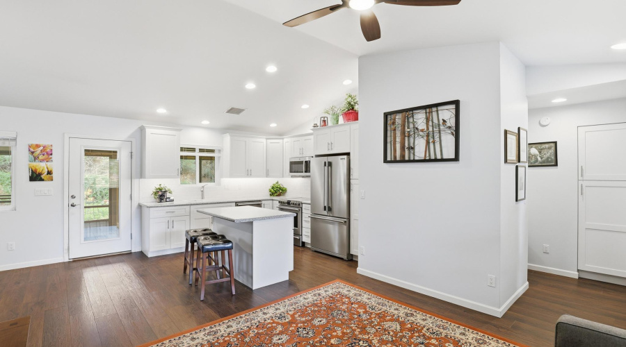 Kitchen with Breakfast Bar