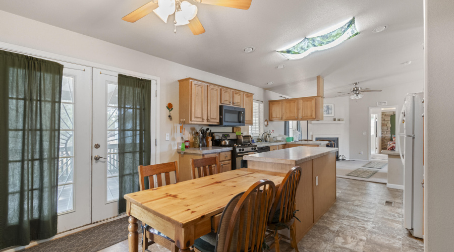 Dining/Kitchen