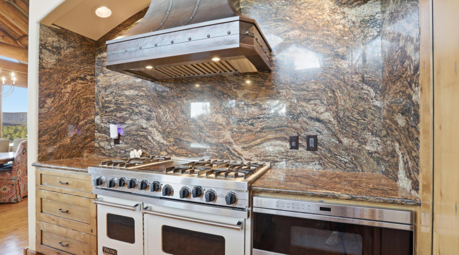 Gourmet kitchen