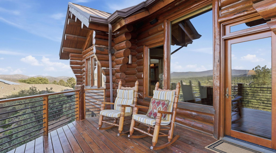 Sitting deck off the primary bedroom
