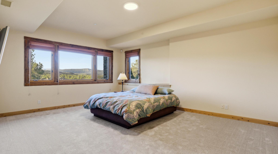Guest bedroom