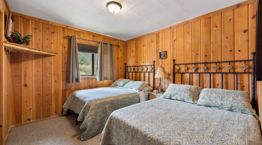 BIG CABIN BEDROOM 1