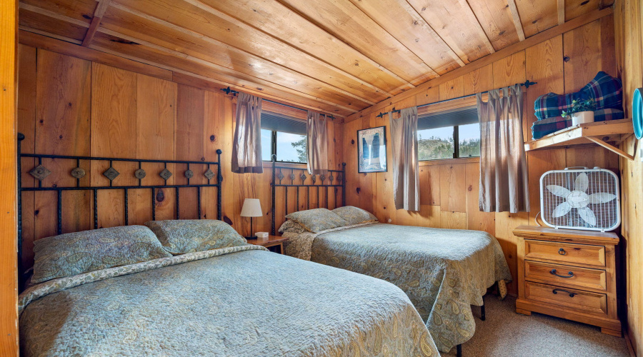 BIG CABIN BEDROOM 2