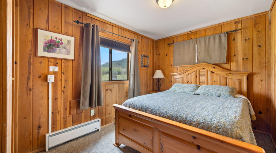 BIG CABIN BEDROOM 3