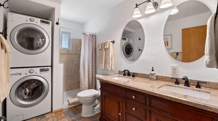 BIG CABIN BATHROOM LAUNDRY
