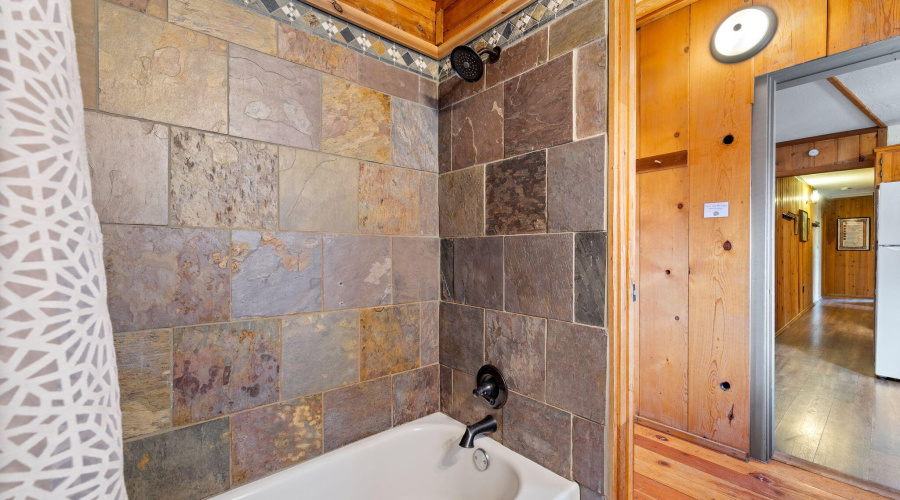 BATHROOM 1 B