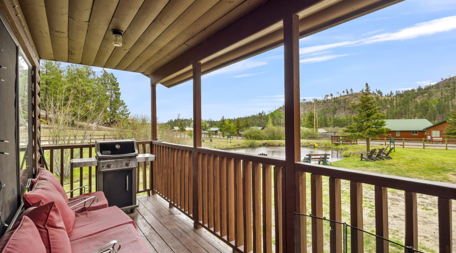 SMALL CABIN DECK