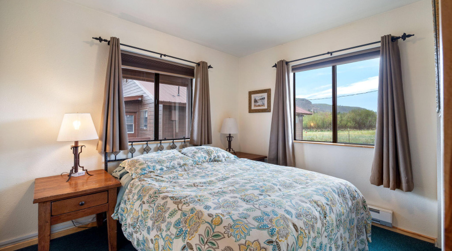SMALL CABIN BEDROOM 1A