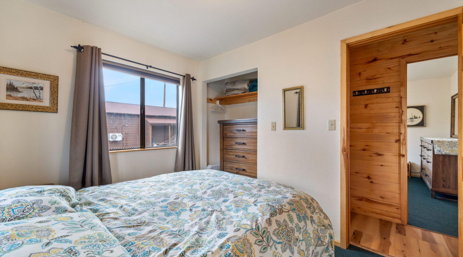 SMALL CABIN BEDROOM 1B