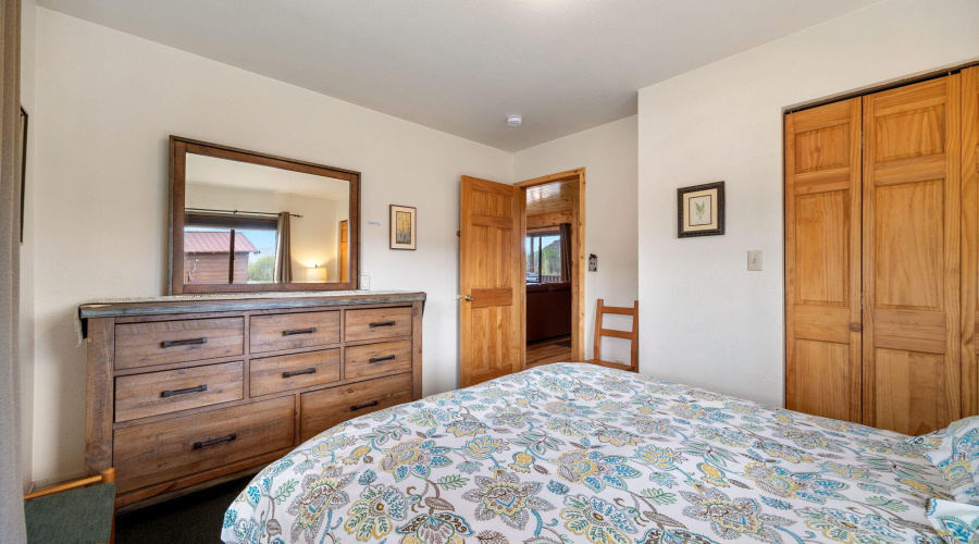 SMALL CABIN BEDROOM 2B