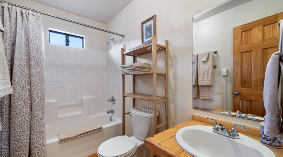 SMALL CABIN BATHROOM