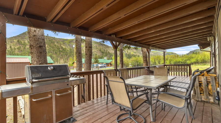 BIG CABIN DECK 1