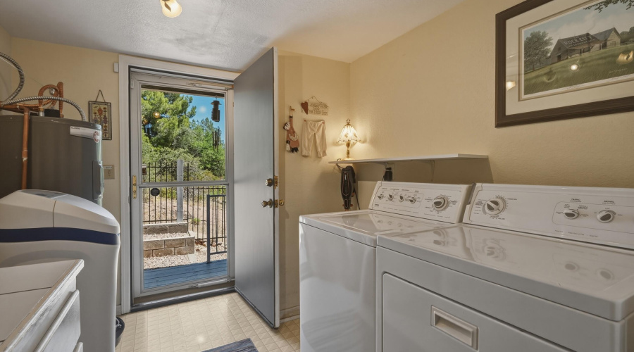 utility room Down