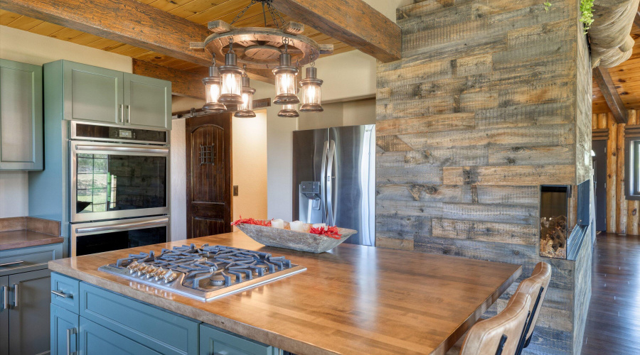 487 County Road 3144, Vernon, AZ 85940