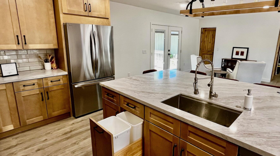 Double pull-out garbage cans